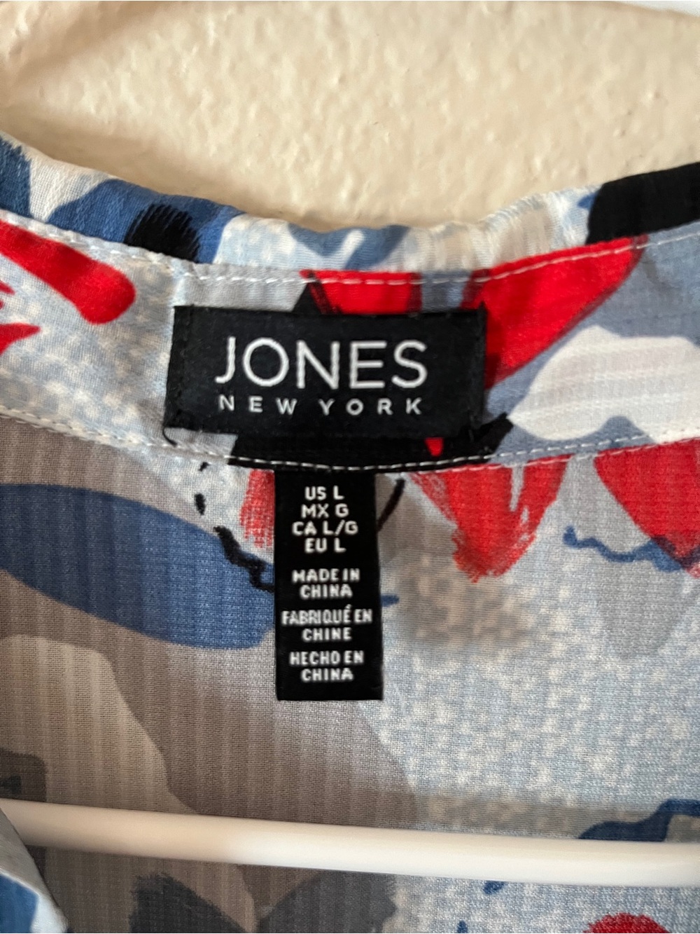 Jones New York Red, Blue, Gray Floral Split Neckline Blouse Large - Picture 7 of 7